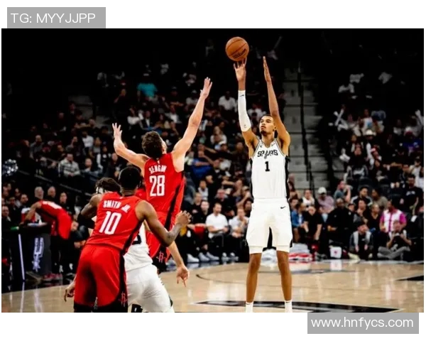 文班亚马新秀赛季表现抢眼场均20分10篮板3盖帽领跑联盟